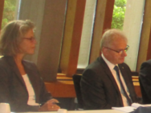Präsident Sikorski mit seiner Pressesprecherin Heinke Traeger neben Kreisrat Dr. Lühring (ROW)